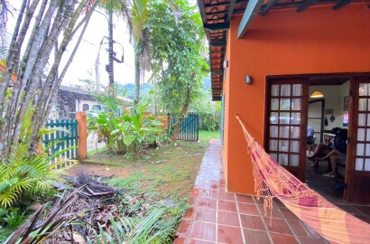 Casa na Praia da Enseada a 50 metros do mar.