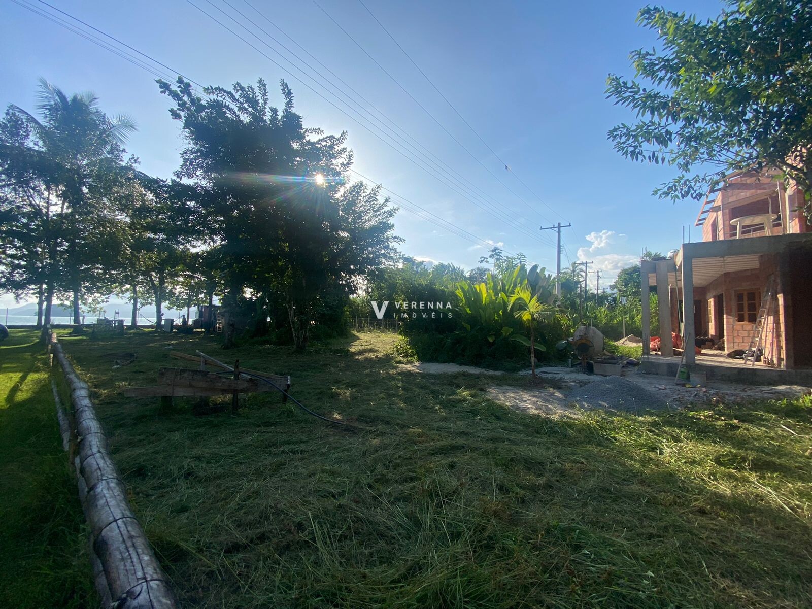 Estaleiro 11 mil metros pé na areia casa e terreno.