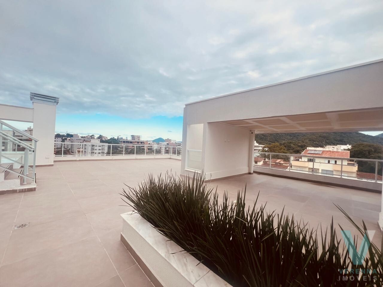 Apartamento novo Itaguá duas suites e lavabo