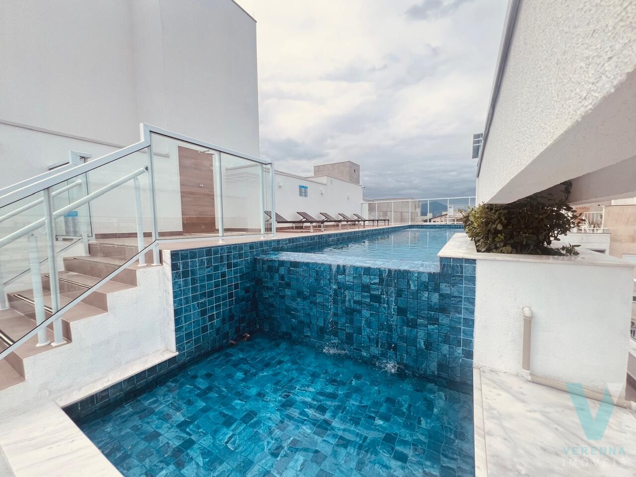 Apartamento novo Itaguá duas suites e lavabo