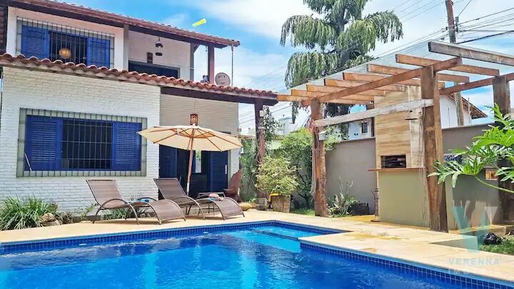 Casa de Esquina no Itaguá, com piscina!