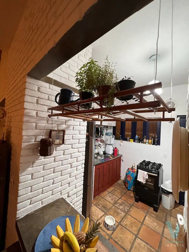 Casa de Esquina no Itaguá, com piscina!