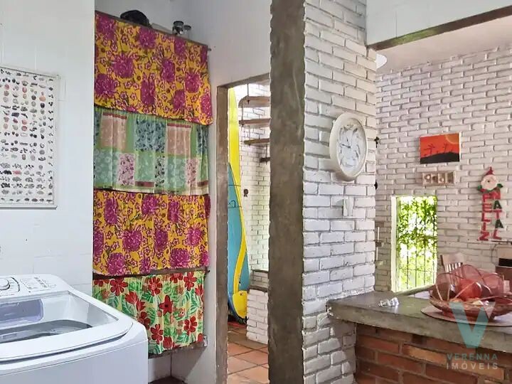 Casa de Esquina no Itaguá, com piscina!