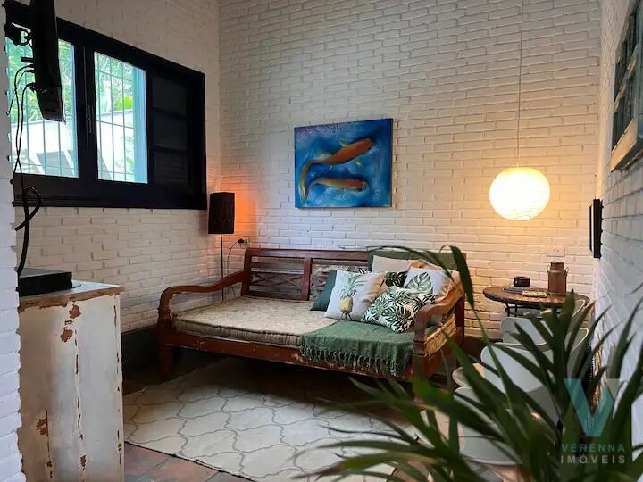 Casa de Esquina no Itaguá, com piscina!