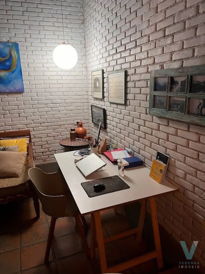 Casa de Esquina no Itaguá, com piscina!