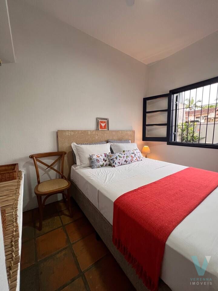 Casa de Esquina no Itaguá, com piscina!