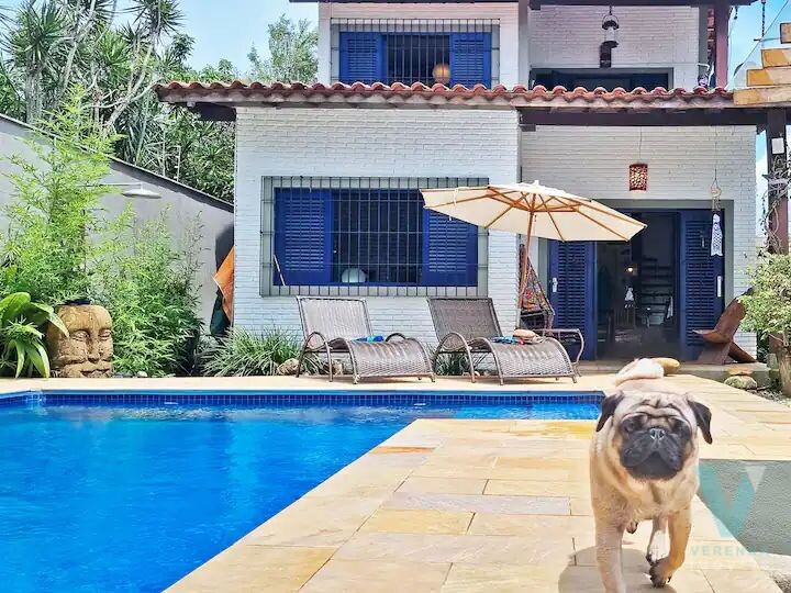 Casa de Esquina no Itaguá, com piscina!
