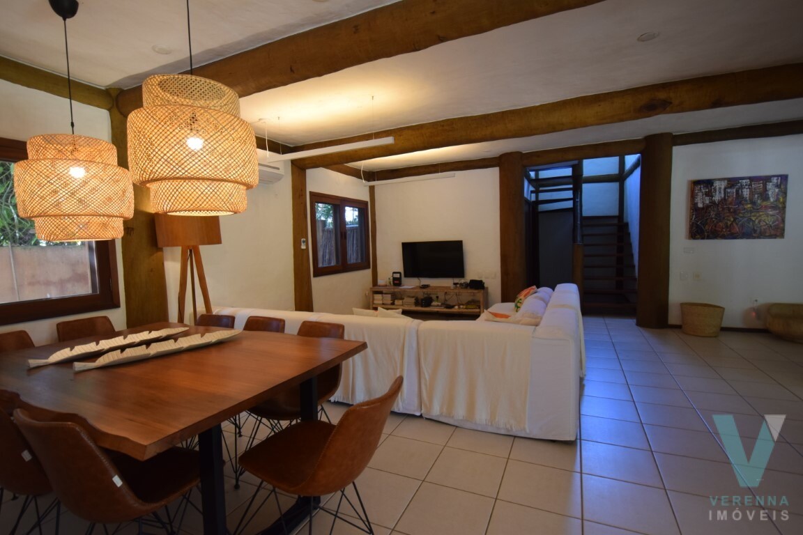 Casa Itamambuca, dois lotes, 100 metros da praia.