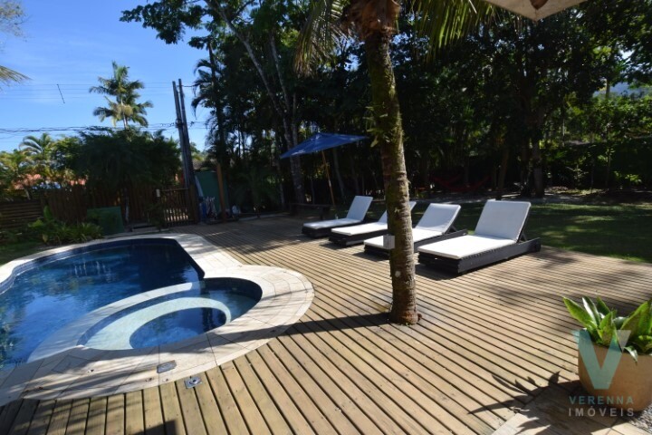 Casa Itamambuca, dois lotes, 100 metros da praia.