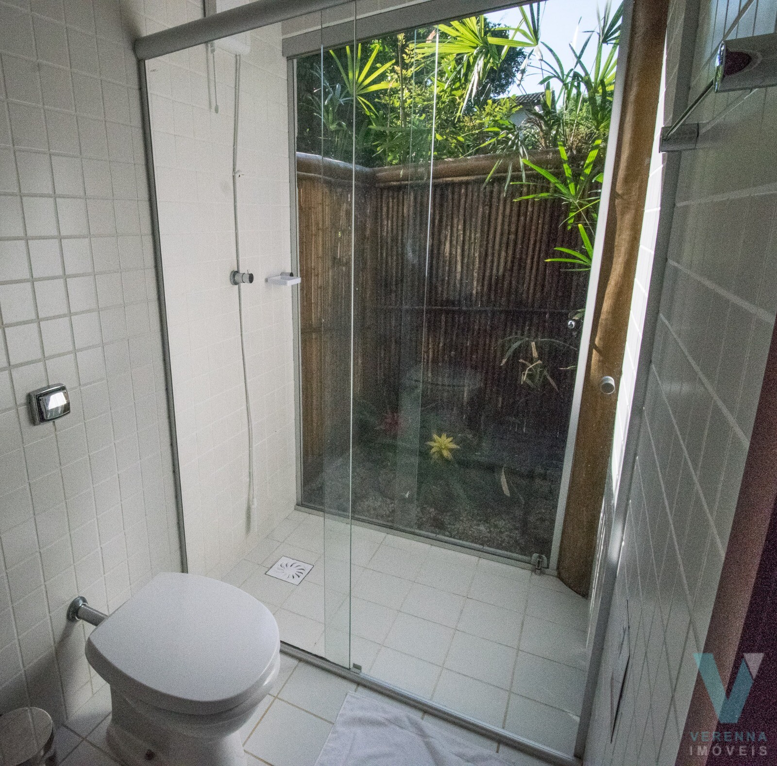 Casa Itamambuca, dois lotes, 100 metros da praia.