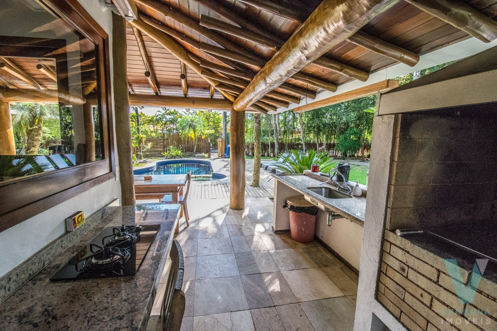 Casa Itamambuca, dois lotes, 100 metros da praia.