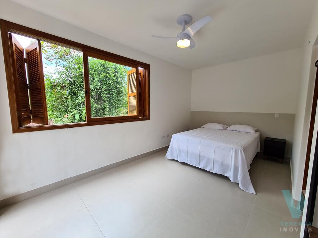 Casa na Praia de Itamambuca, nova, linda e mobiliada com móveis planejados.