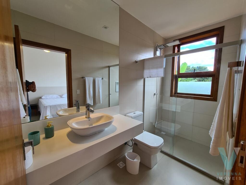Casa na Praia de Itamambuca, nova, linda e mobiliada com móveis planejados.