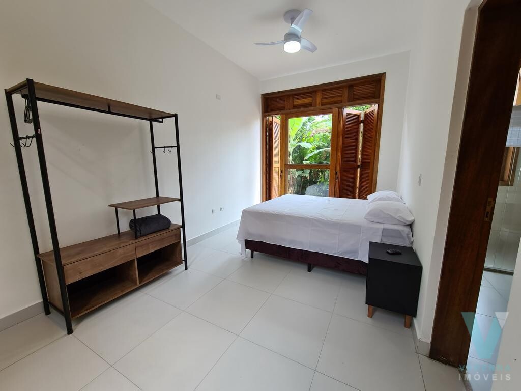 Casa na Praia de Itamambuca, nova, linda e mobiliada com móveis planejados.