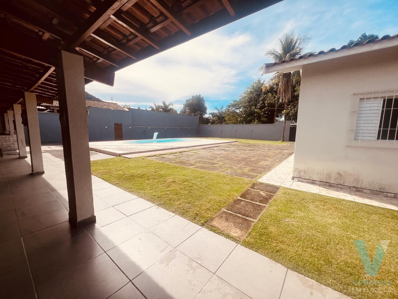 Casa com piscina 900 metros quadrados de terreno