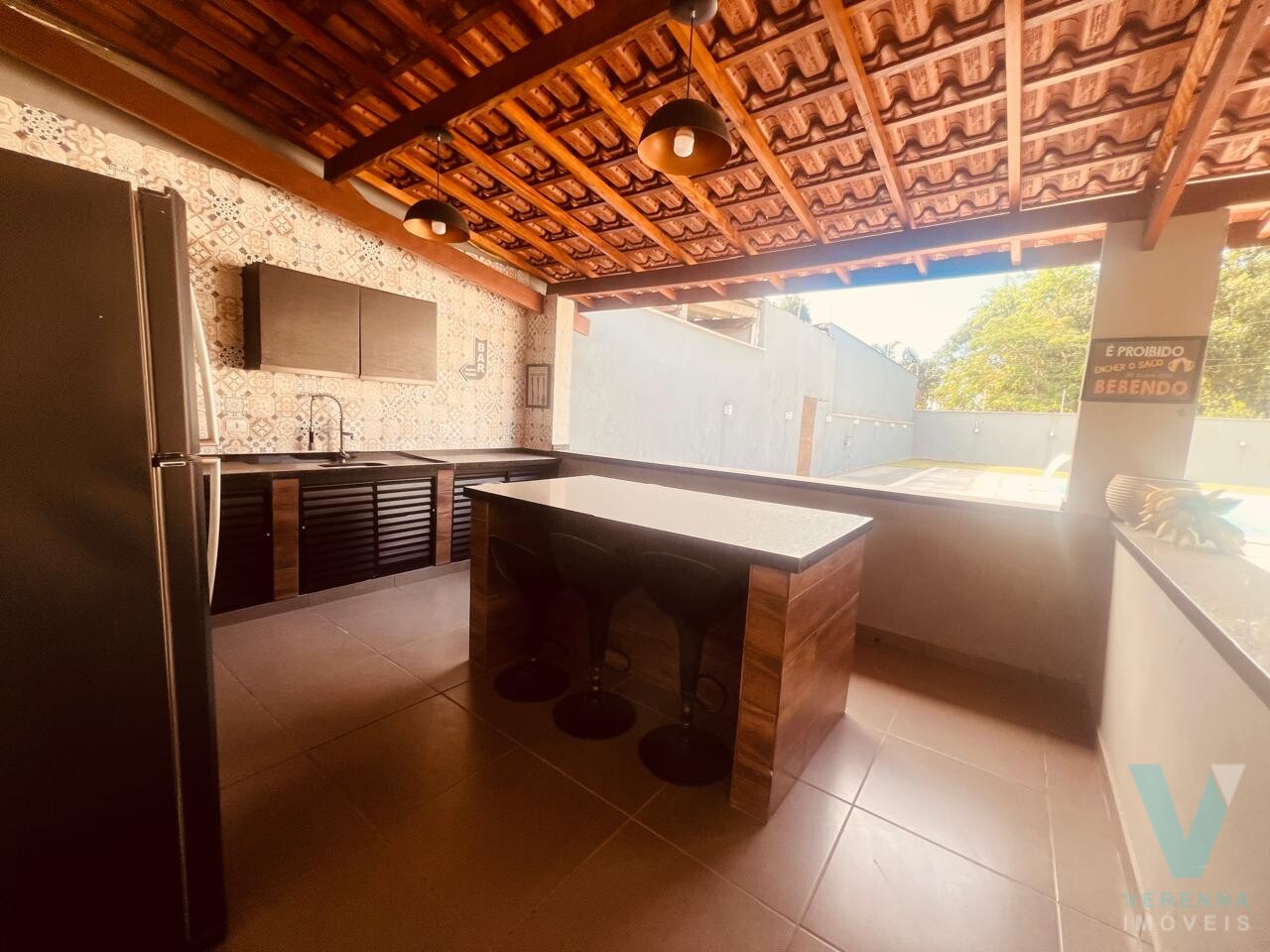 Casa com piscina 900 metros quadrados de terreno