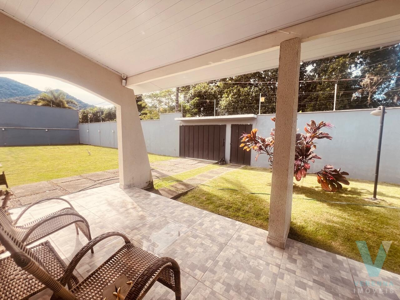 Casa com piscina 900 metros quadrados de terreno