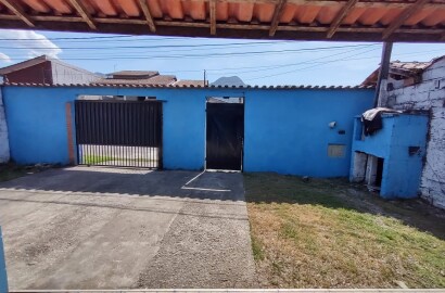 Casa térrea no bairro Perequê-Açu.