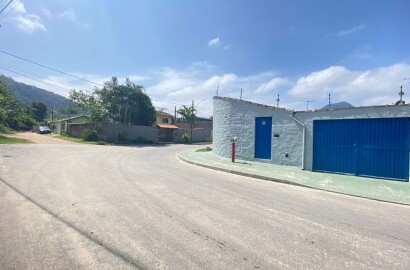 Casa de Esquina - Moradia ou Incorporação no Pereque-Açu
