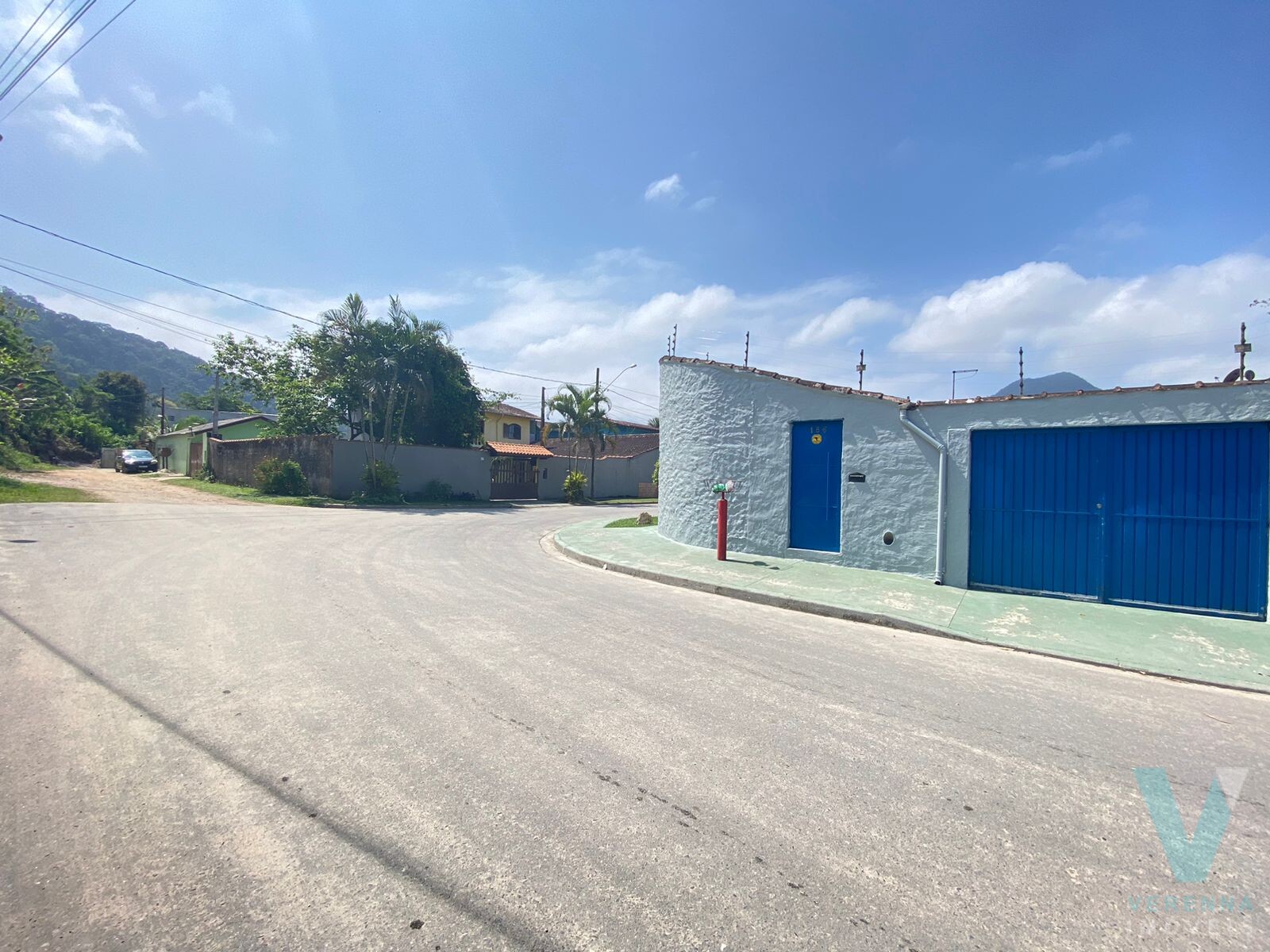 Casa de Esquina - Moradia ou Incorporação no Pereque-Açu