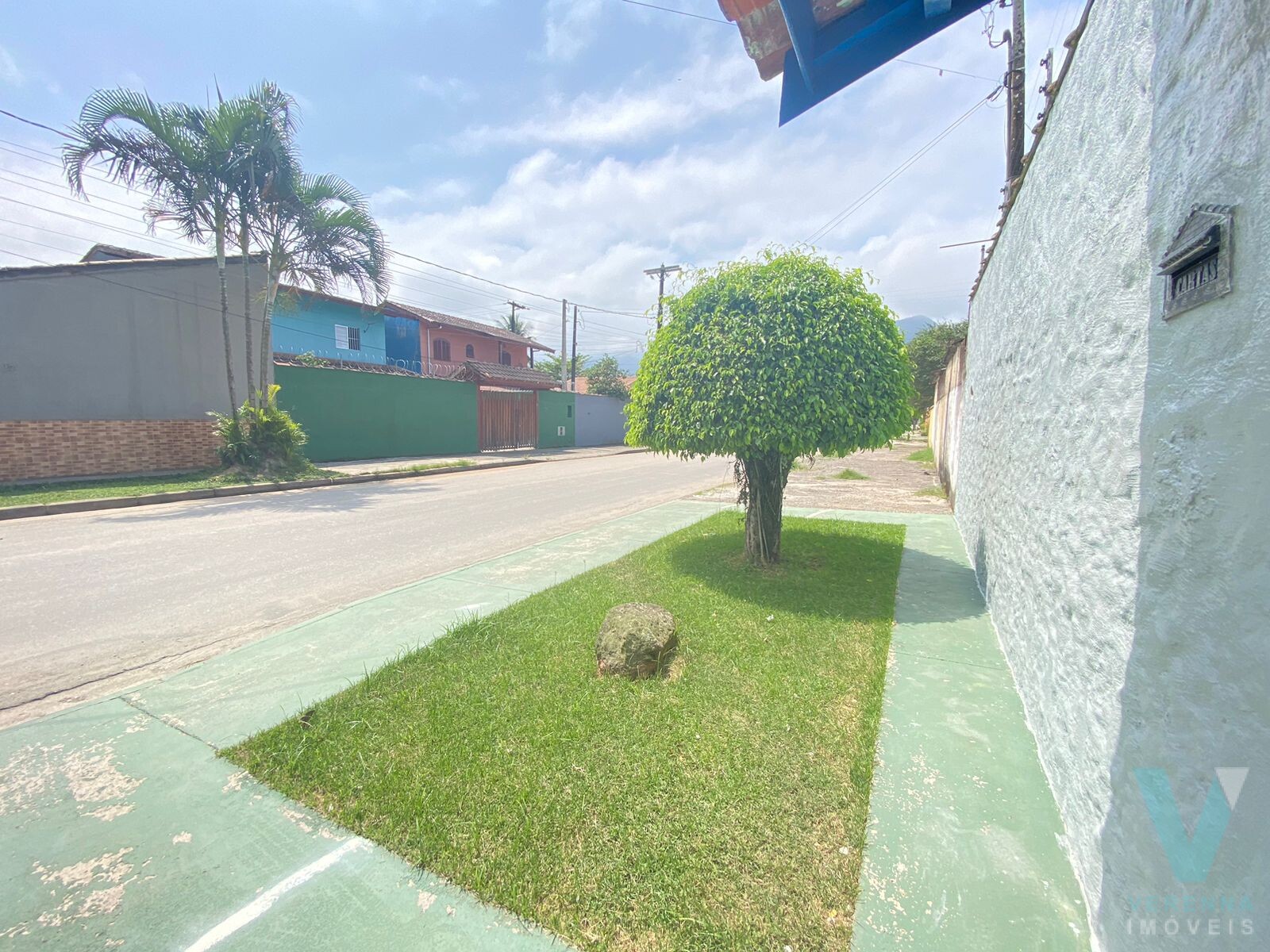 Casa de Esquina - Moradia ou Incorporação no Pereque-Açu