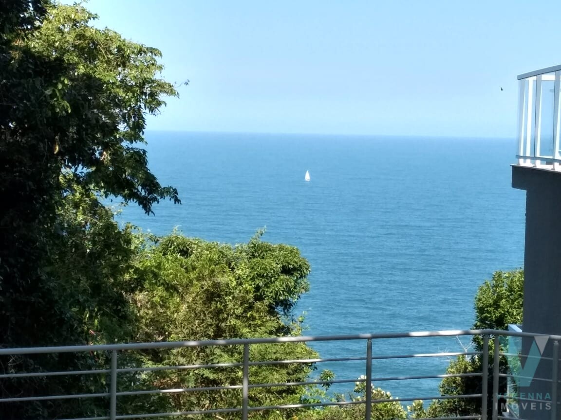 Terreno na Ponta das Toninhas, com vista para o mar.