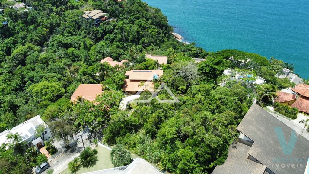 Terreno na Ponta das Toninhas, com vista para o mar.
