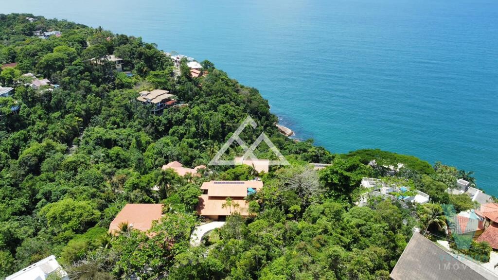 Terreno na Ponta das Toninhas, com vista para o mar.