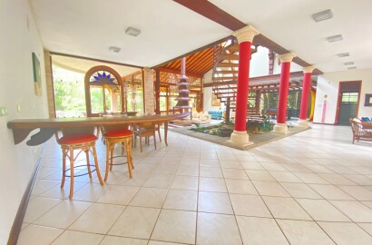 Casa de luxo, estilo balines, na PRAIA DO PRUMIRIM