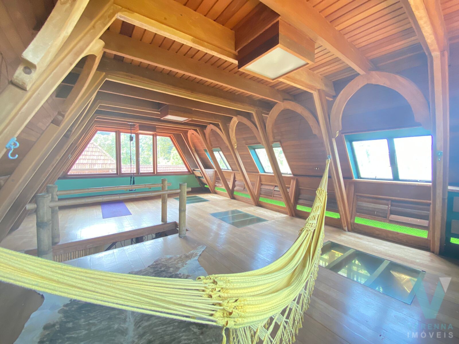 Casa de luxo, estilo balines, na PRAIA DO PRUMIRIM