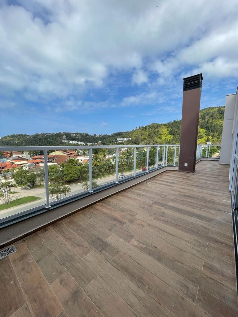 Cobertura com vista para a Praia das Toninhas.