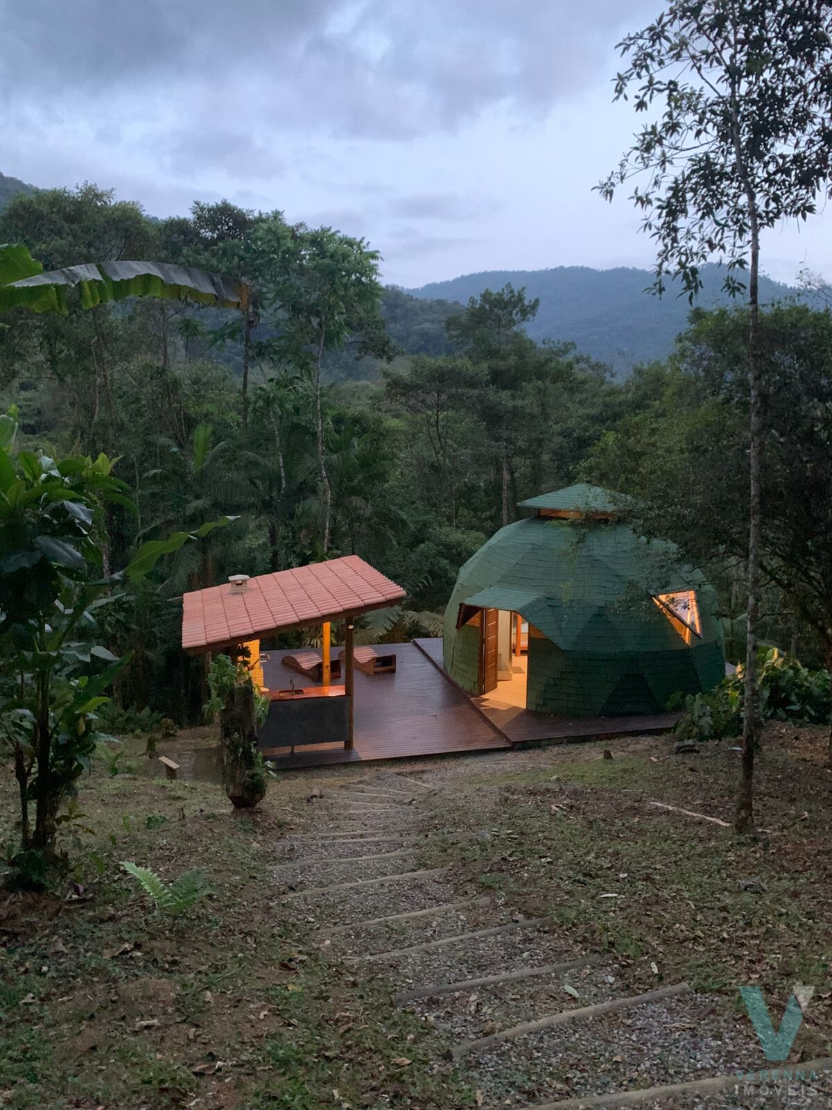 Chalé, casa  estilo DOMO no sertão do Ubatumirim